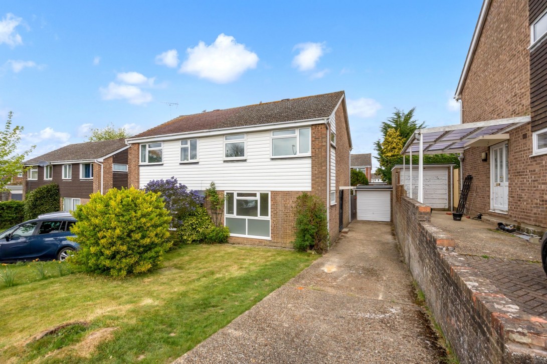 Photo of 6 The Wadeys, Billingshurst