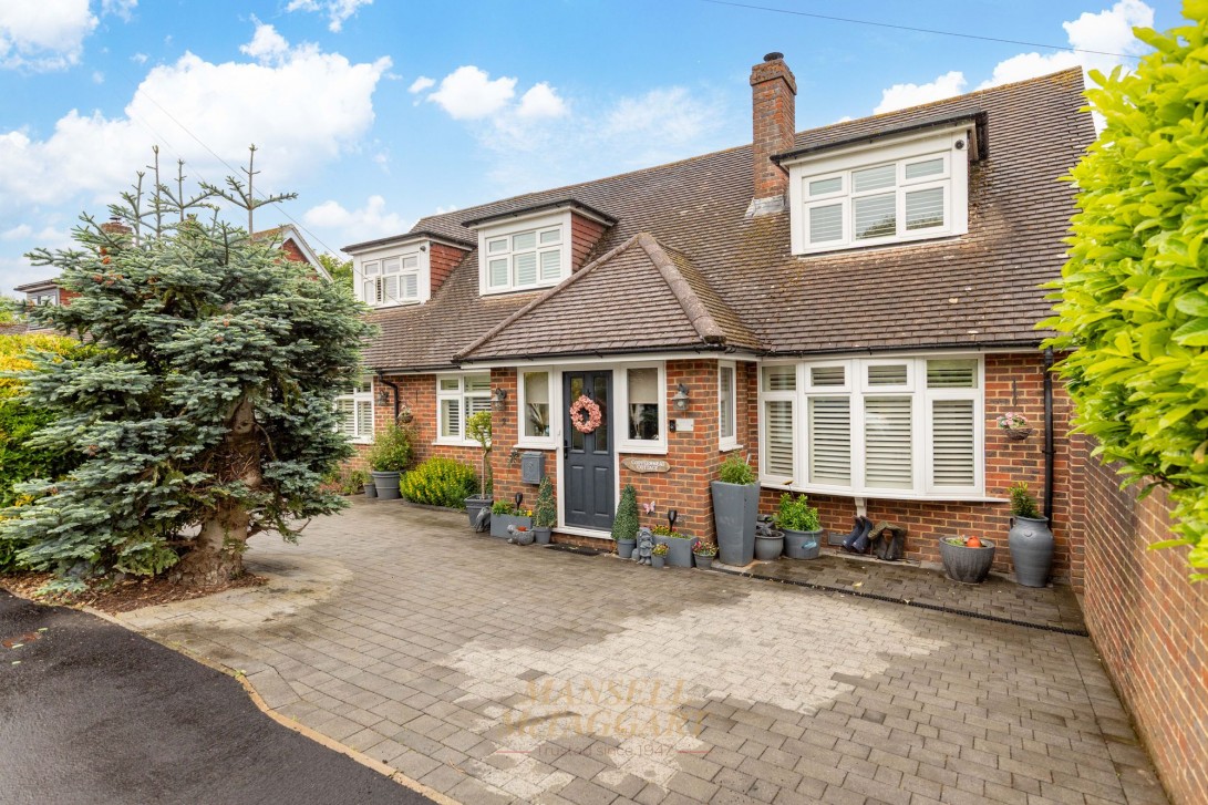 Photo of 2 Roffeys Close, Crawley