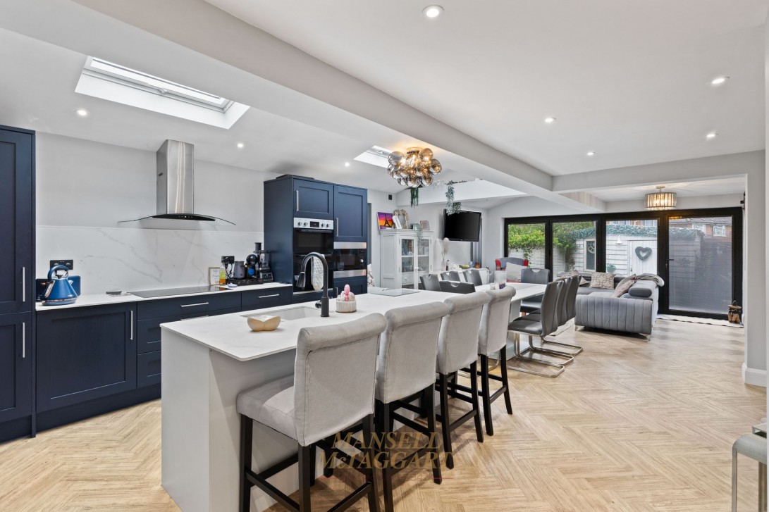 Photo of 2 Roffeys Close, Crawley