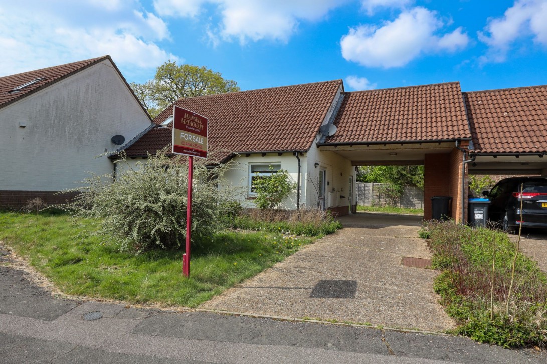 Photo of 8 Oakenfield, Burgess Hill