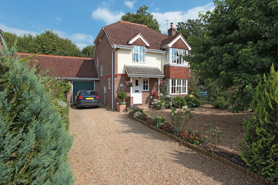 Photo of 5 Tile Barn Close, Uckfield
