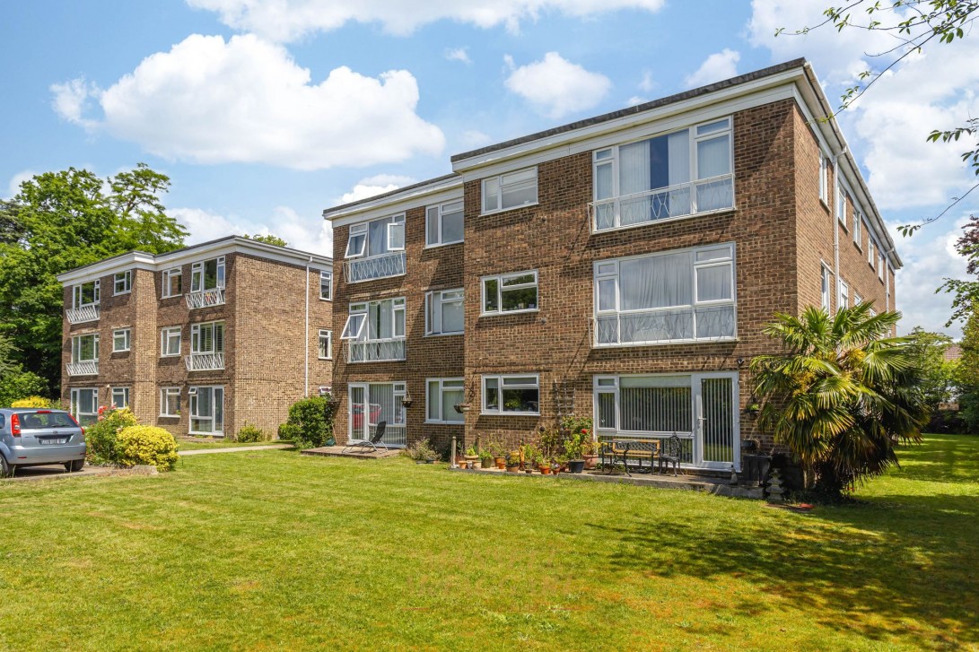 Photo of 19 Grovelands, Horley
