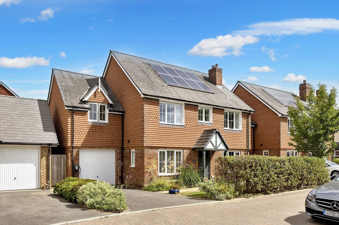 Photo of 33 Blackthorn Avenue, Billingshurst