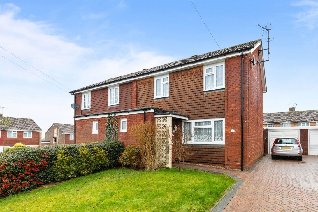 Photo of 2 Beeding Close, Horsham
