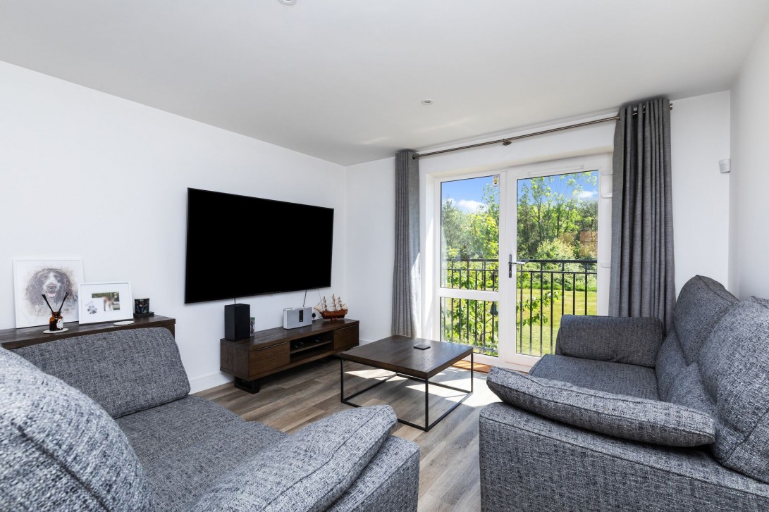 Photo of 73 Clay Vale, Horsham