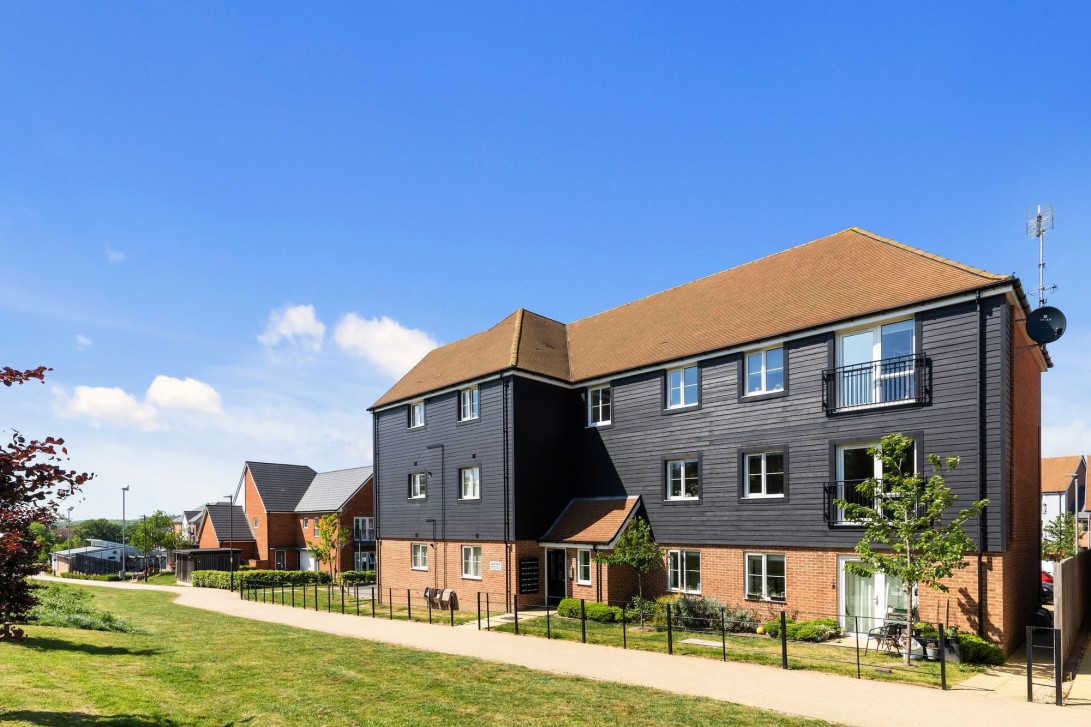 Photo of 73 Clay Vale, Horsham