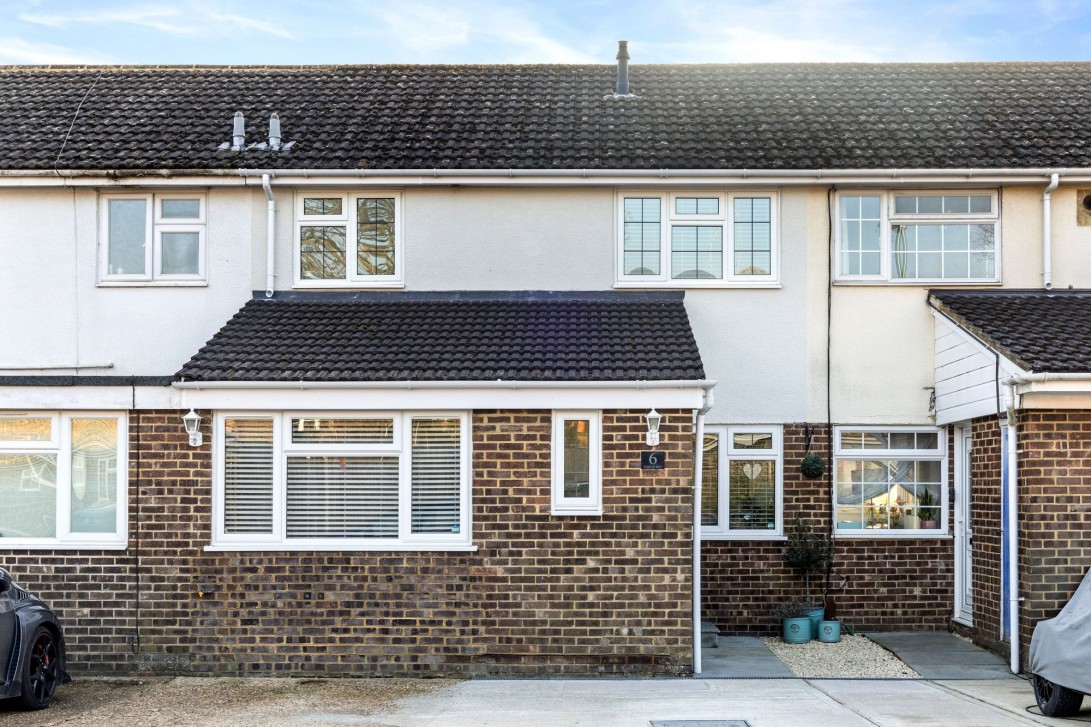 Photo of 6 Jubilee Way, Pulborough