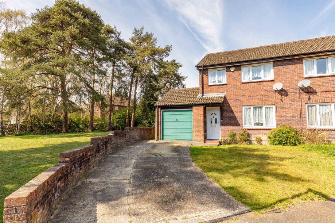 Photo of 6 Wooding Grove, Crawley