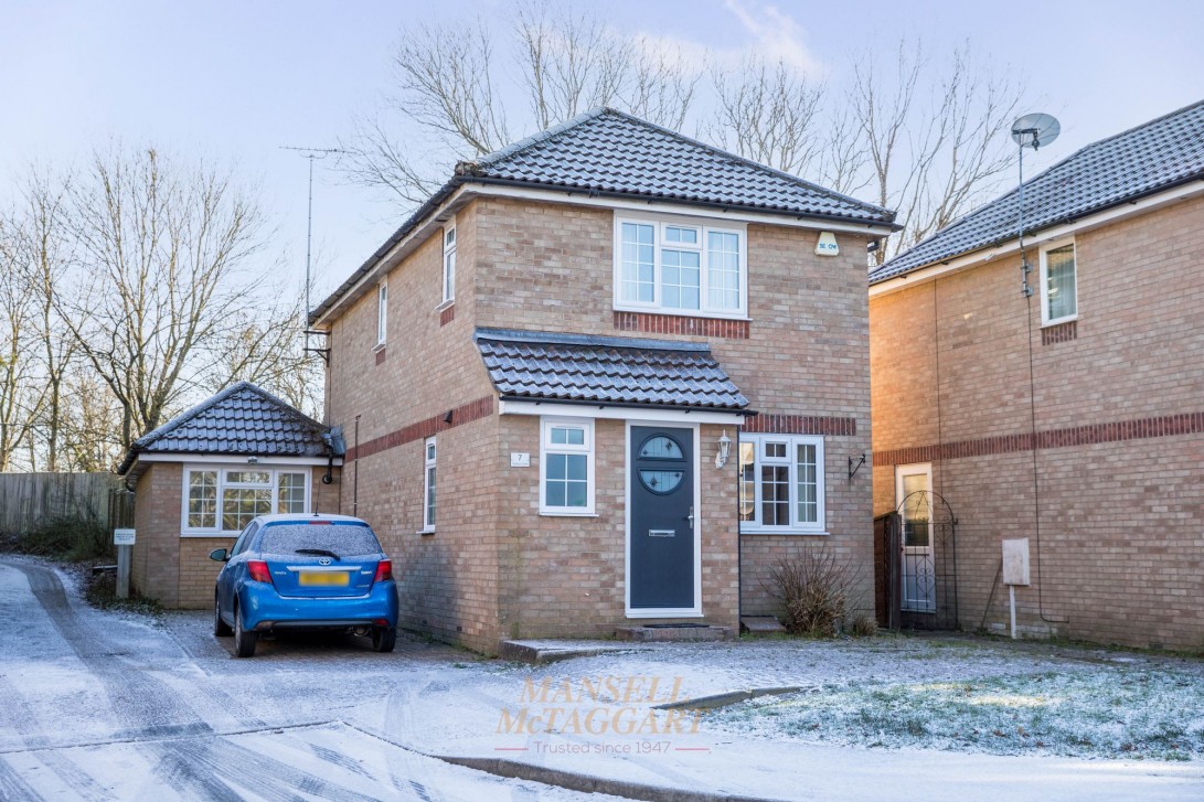 Photo of 7 Tinsley Close, Crawley