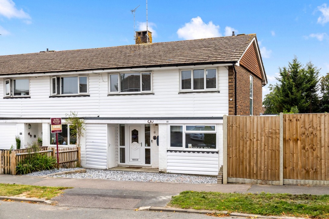 Photo of 32 Rowan Drive, Billingshurst