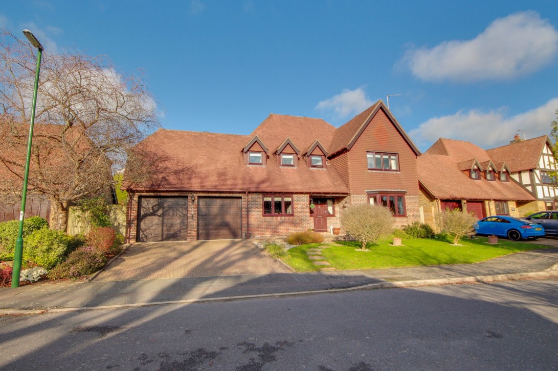 Photo of 10 The Droveway, Haywards Heath