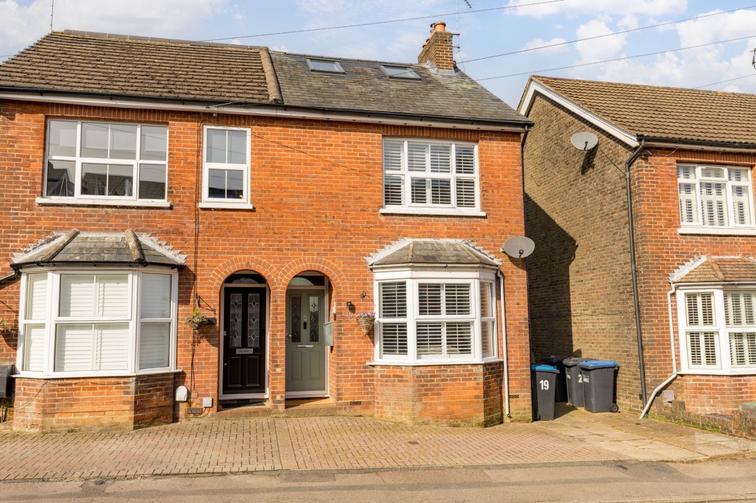 Photo of 19 Durkins Road, East Grinstead