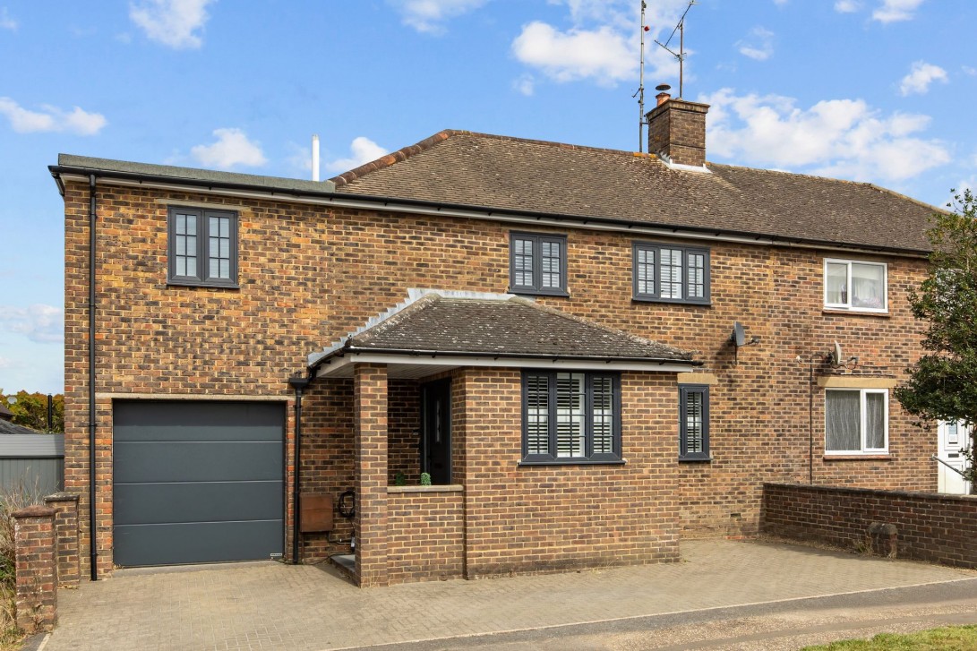Photo of 97 Oakhill Road, Horsham