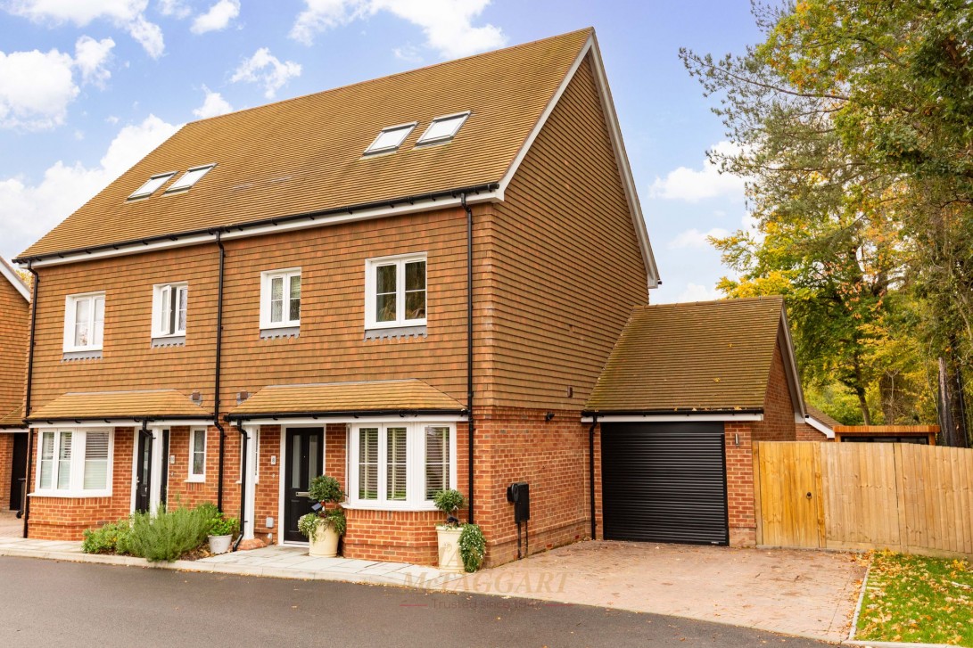 Photo of 8 Sinden Heath, East Grinstead