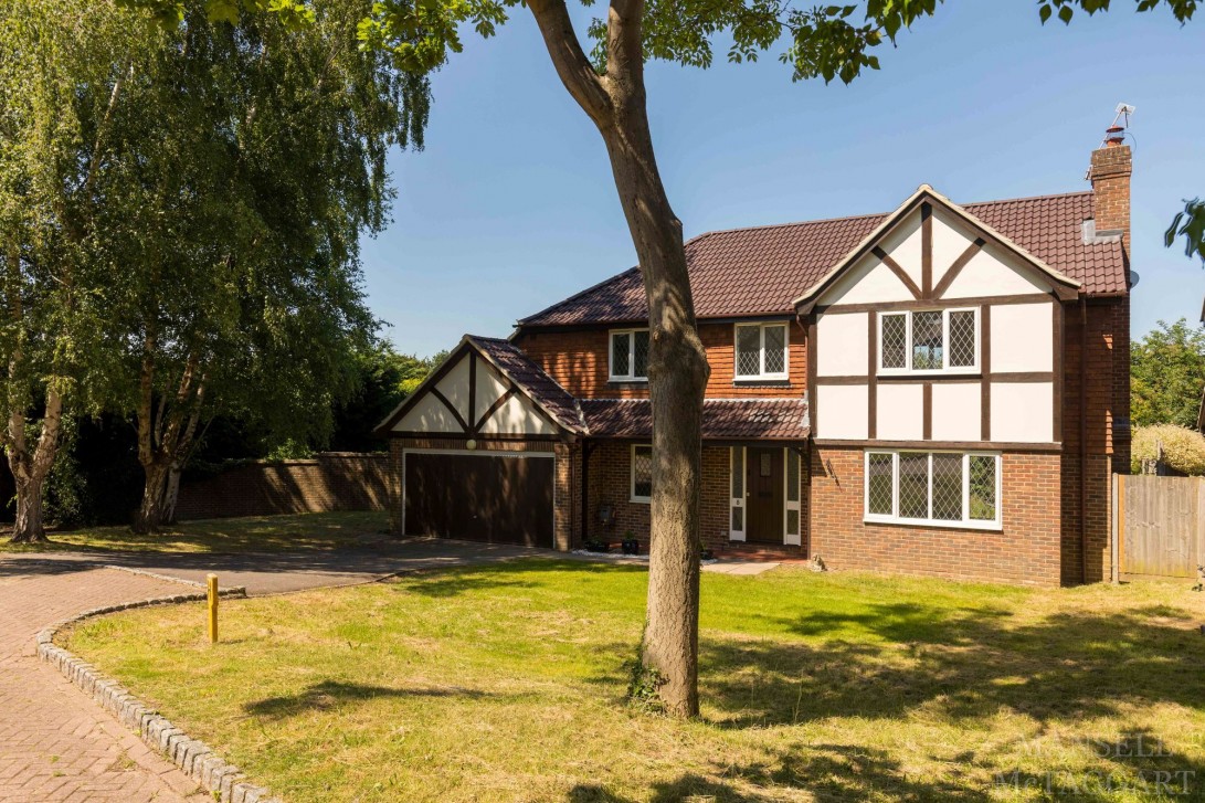 Photo of 8 Kinnibrugh Drive, Lingfield
