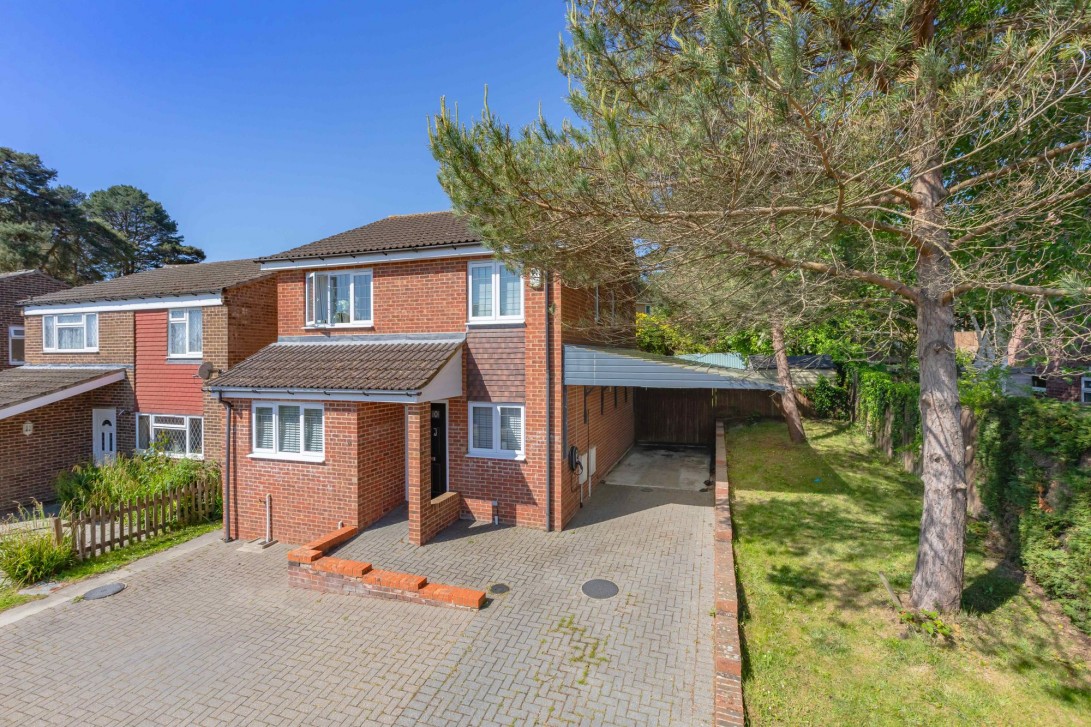 Photo of 2a Willowmead, Crowborough