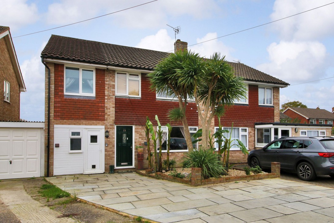 Photo of 15 Montacute Way, Uckfield