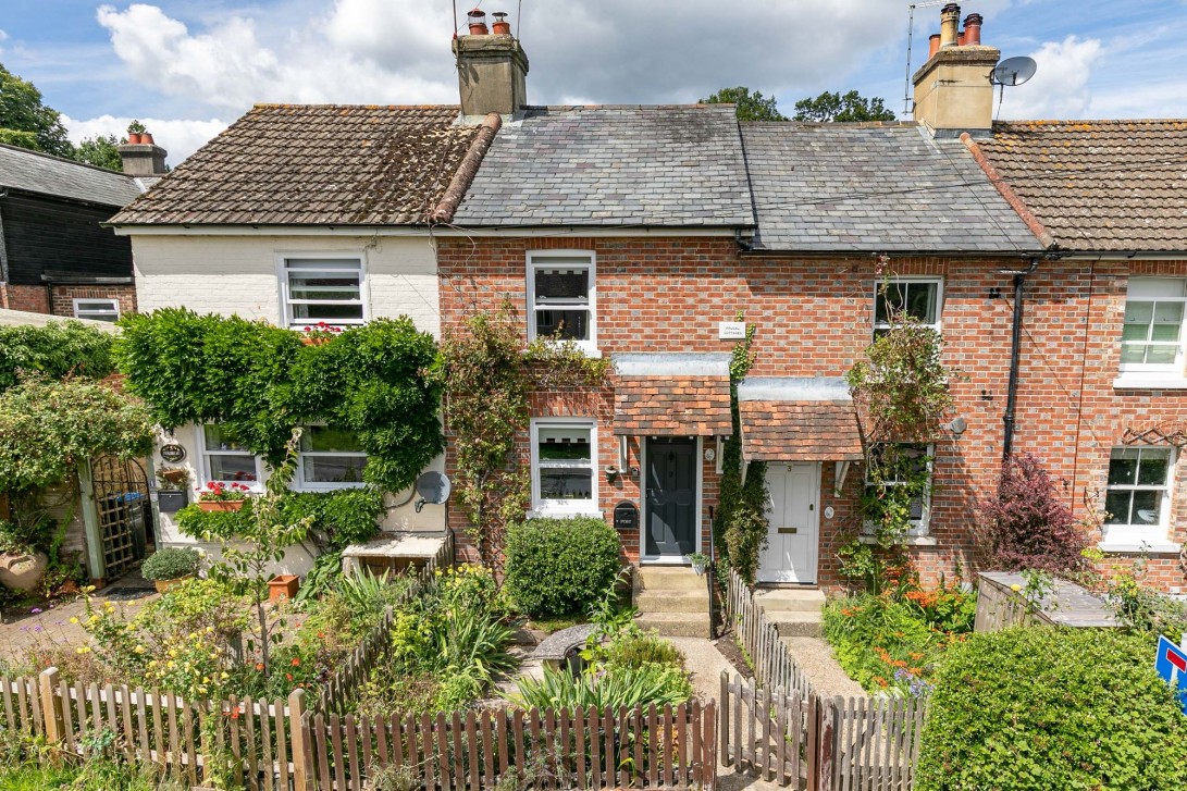 Photo of 2 Frugal Cottages Ivy Dene Lane, East Grinstead
