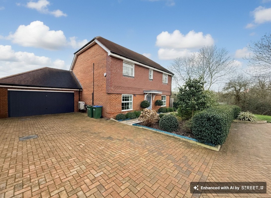 Photo of 18 Hillyfield, Billingshurst