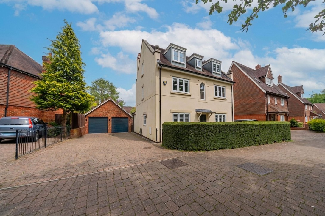 Photo of 8 Heasewood, Haywards Heath