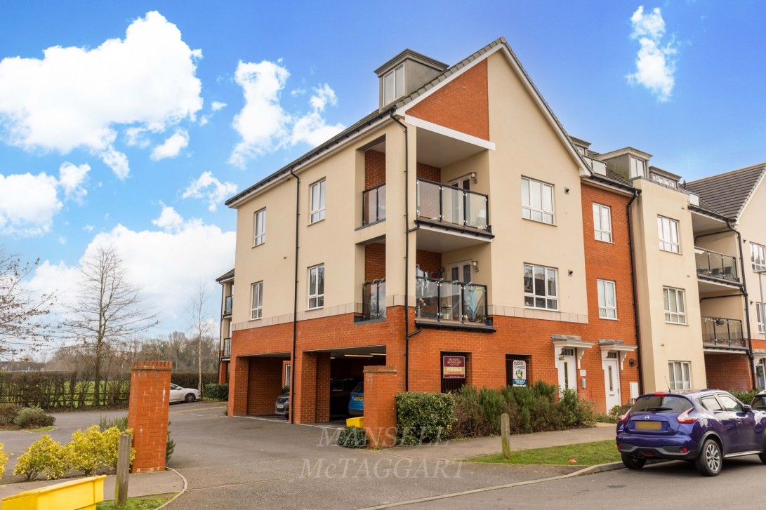 Photo of 35 Bedivere Road, Crawley