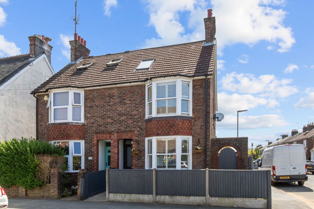 Photo of 172 New Street, Horsham