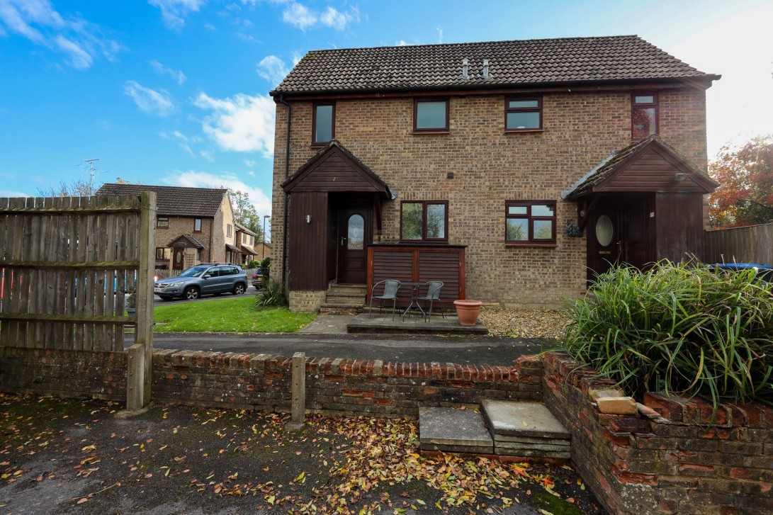 Photo of 27 Stonefield Way, Burgess Hill