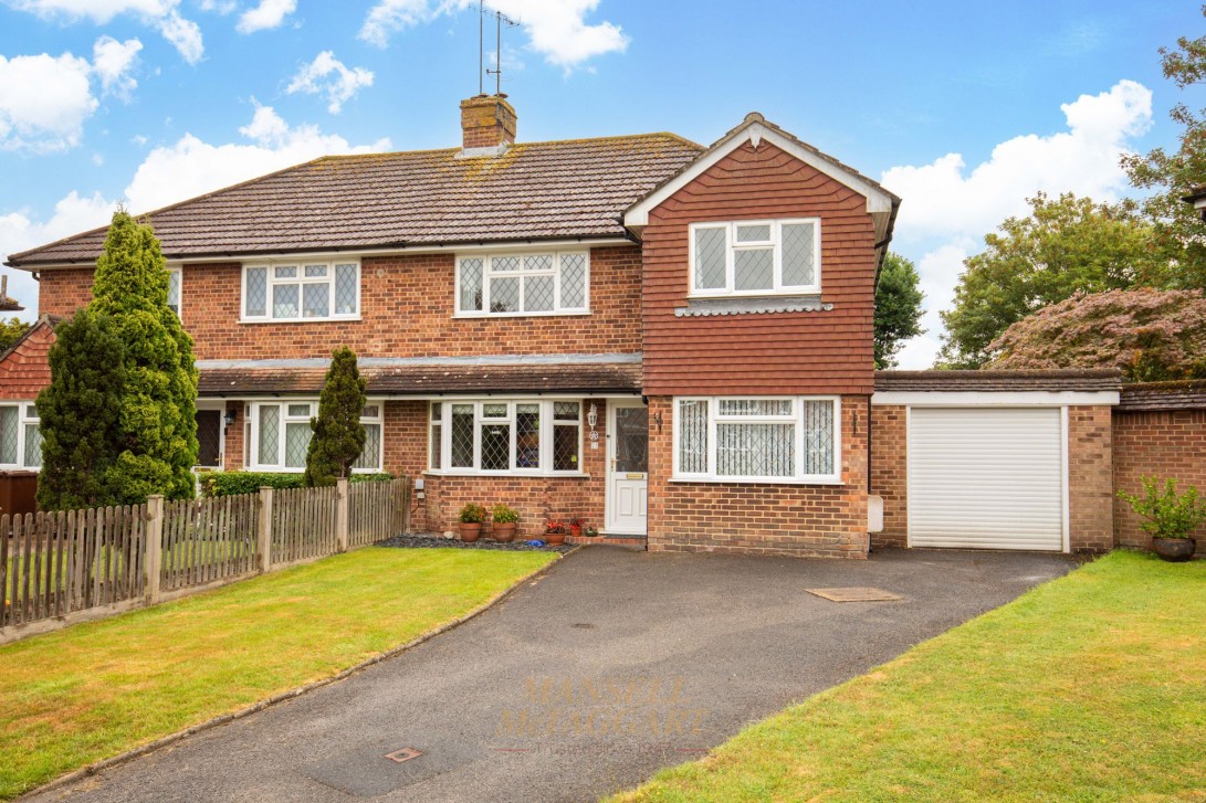 Photo of 25 Woodside Crescent, Horley
