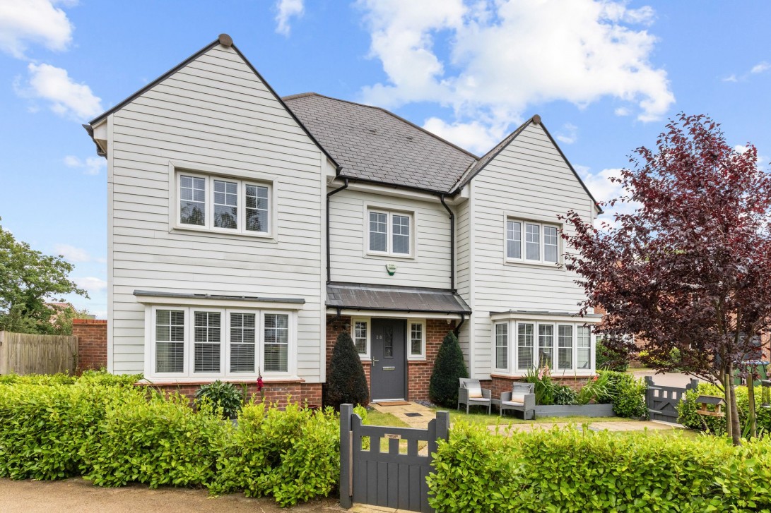 Photo of 28 Kilnwood Close, Horsham