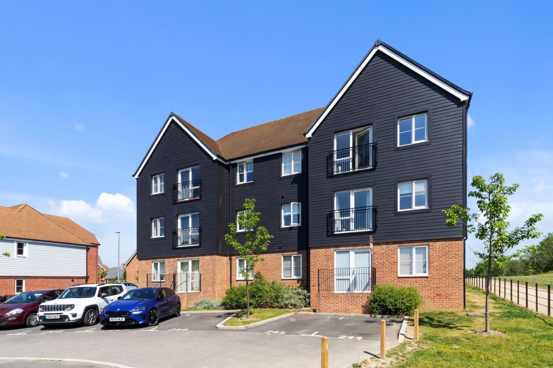 Photo of 69 Clay Vale, Horsham