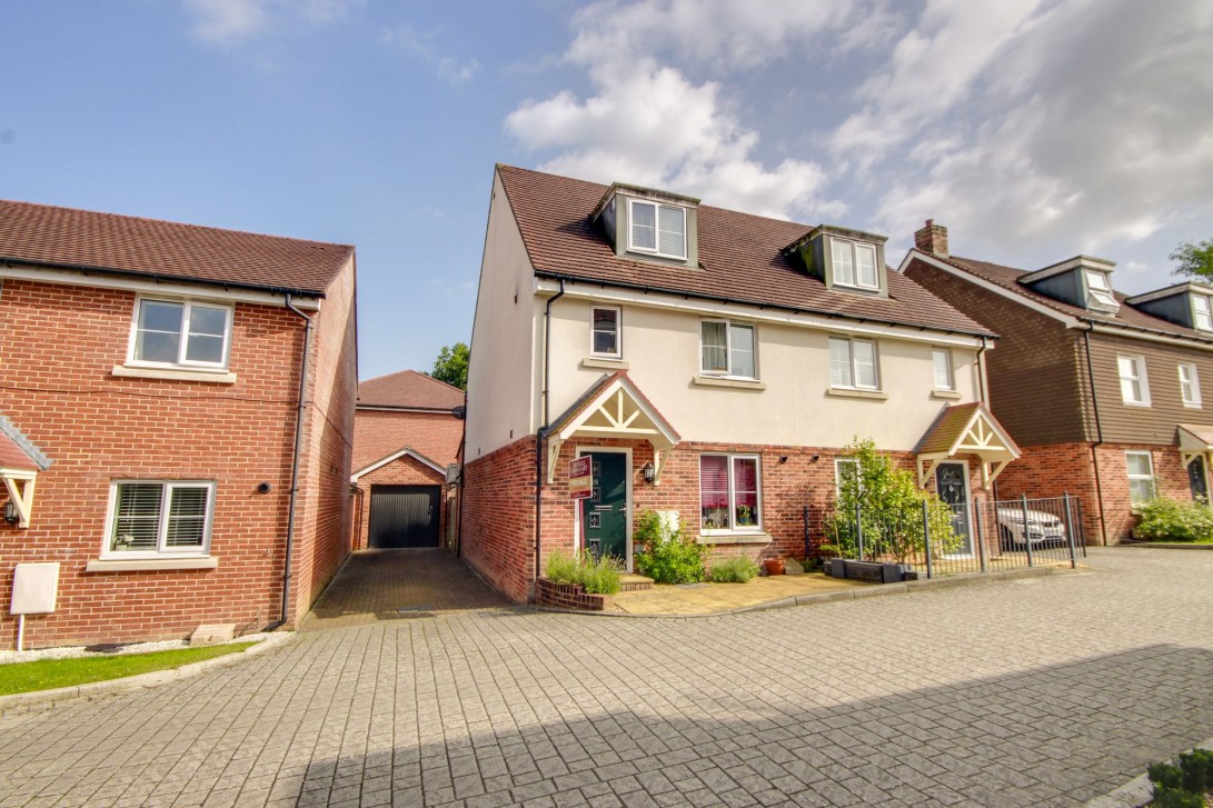 Photo of 25 Knight Close, Haywards Heath