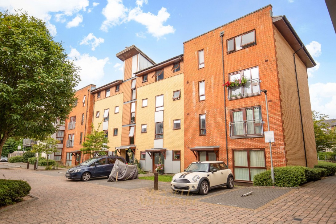 Photo of Flat 79, Crawley