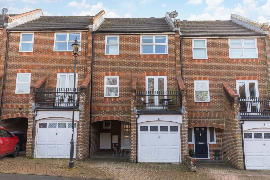 Photo of 19 Manning Close, East Grinstead