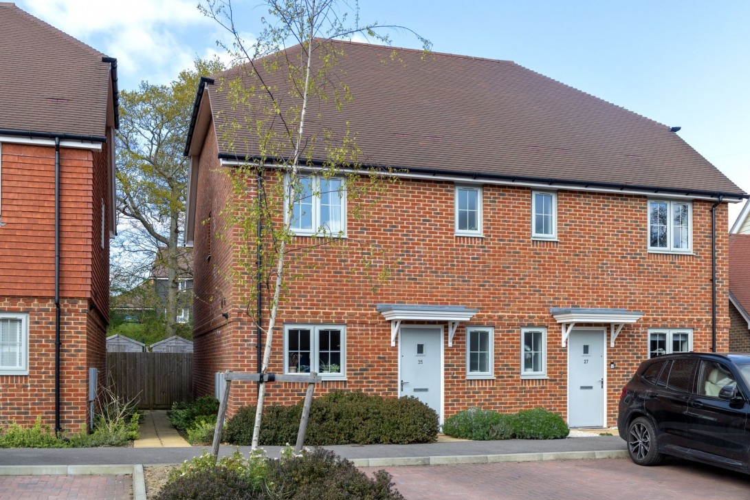 Photo of 25 Dadswell Drive, Billingshurst