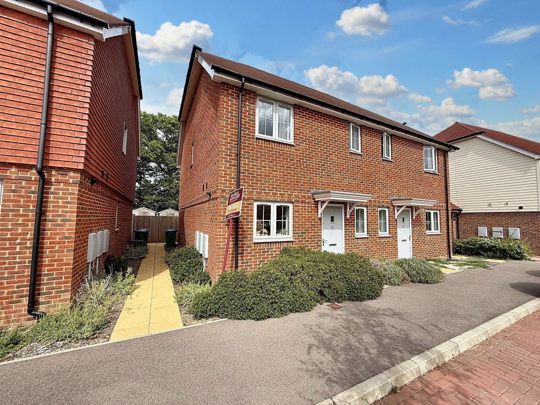 Photo of 25 Dadswell Drive, Billingshurst