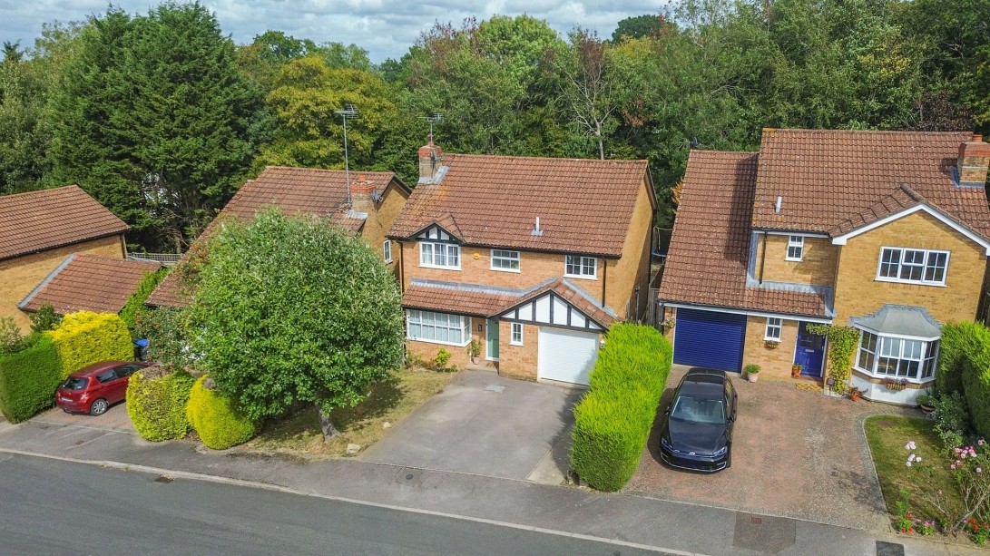 Photo of 8 The Oaks, Haywards Heath