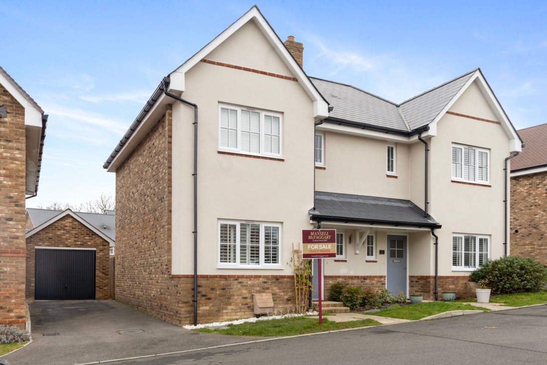 Photo of 20 Catsfield, Billingshurst
