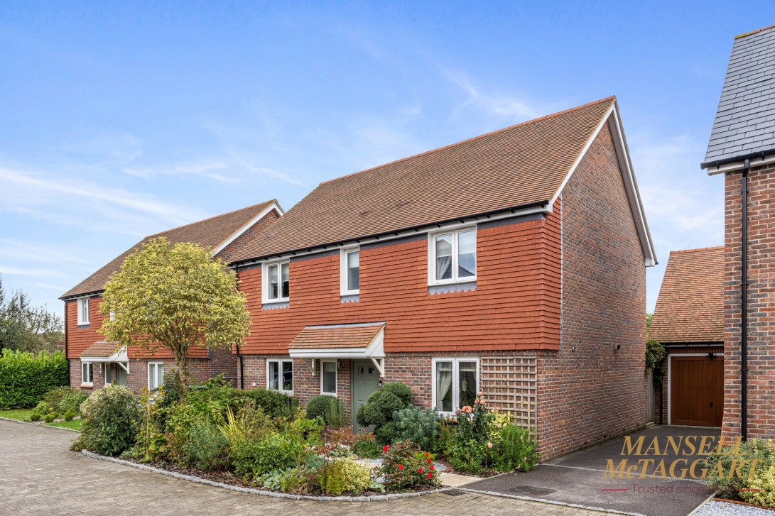 Photo of 29 Chestnut Drive, Pulborough