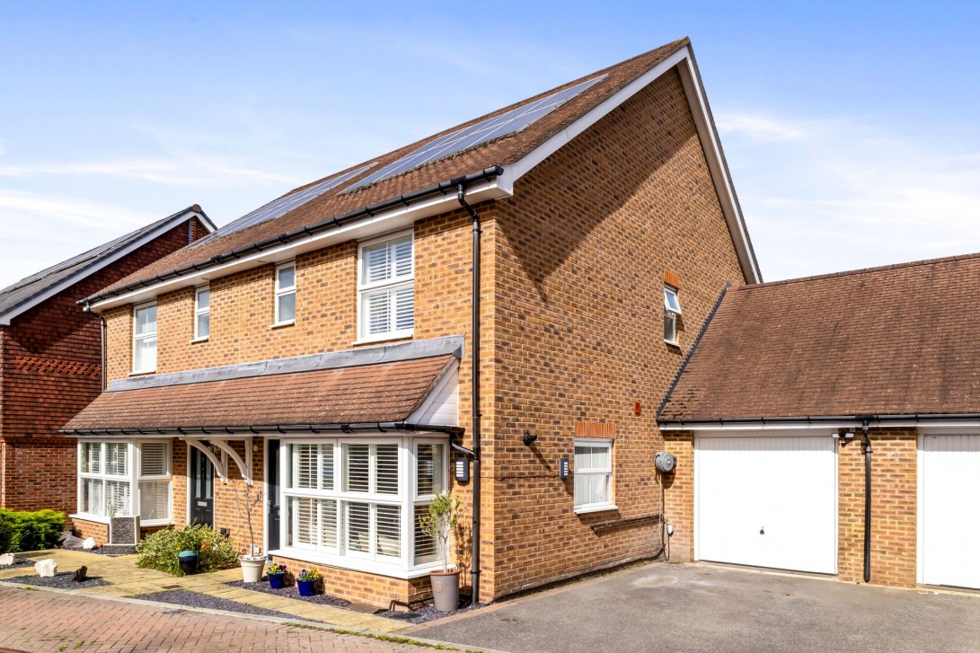 Photo of 6 Blackthorn Avenue, Billingshurst