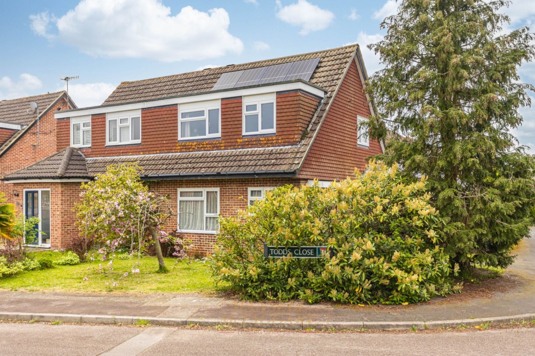 Photo of 32 Poynes Road, Horley