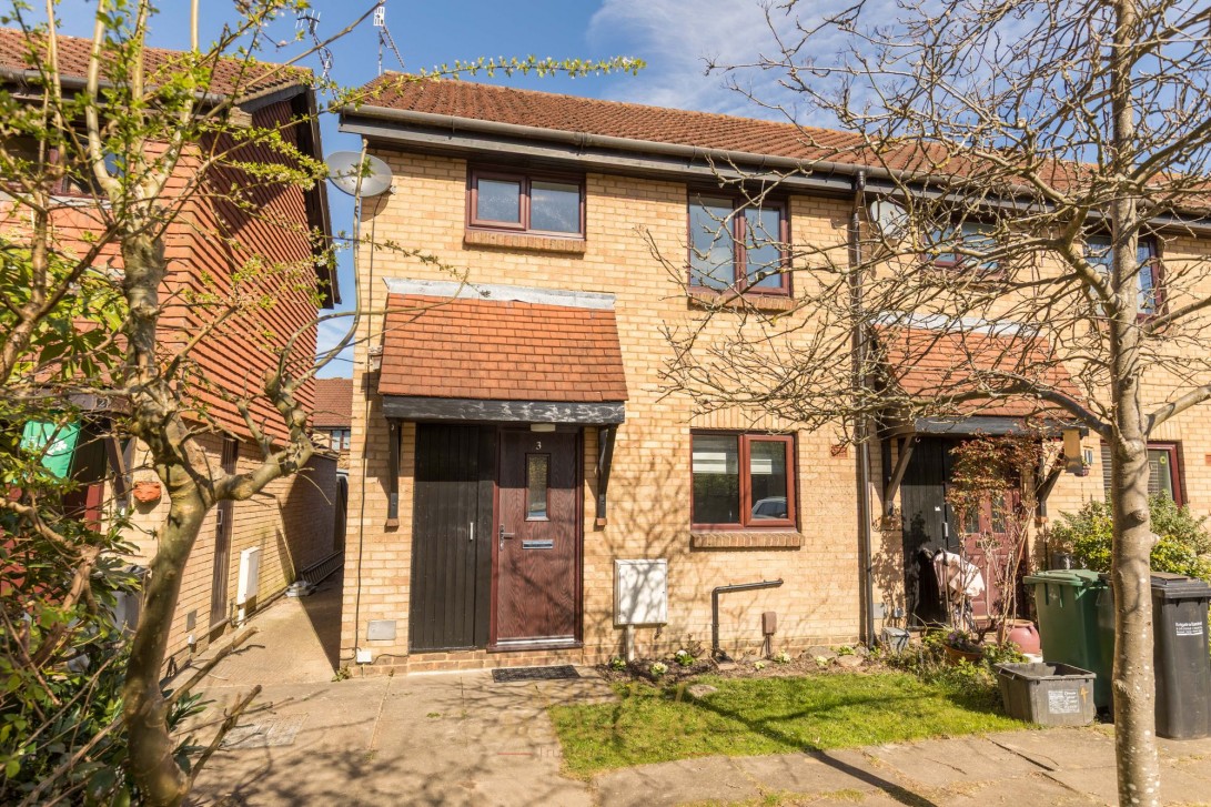 Photo of 3 Meadowside, Horley