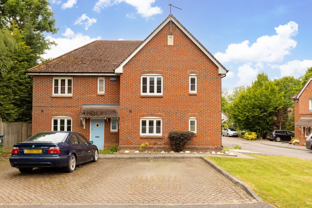 Photo of 8 Springfield Gardens, East Grinstead