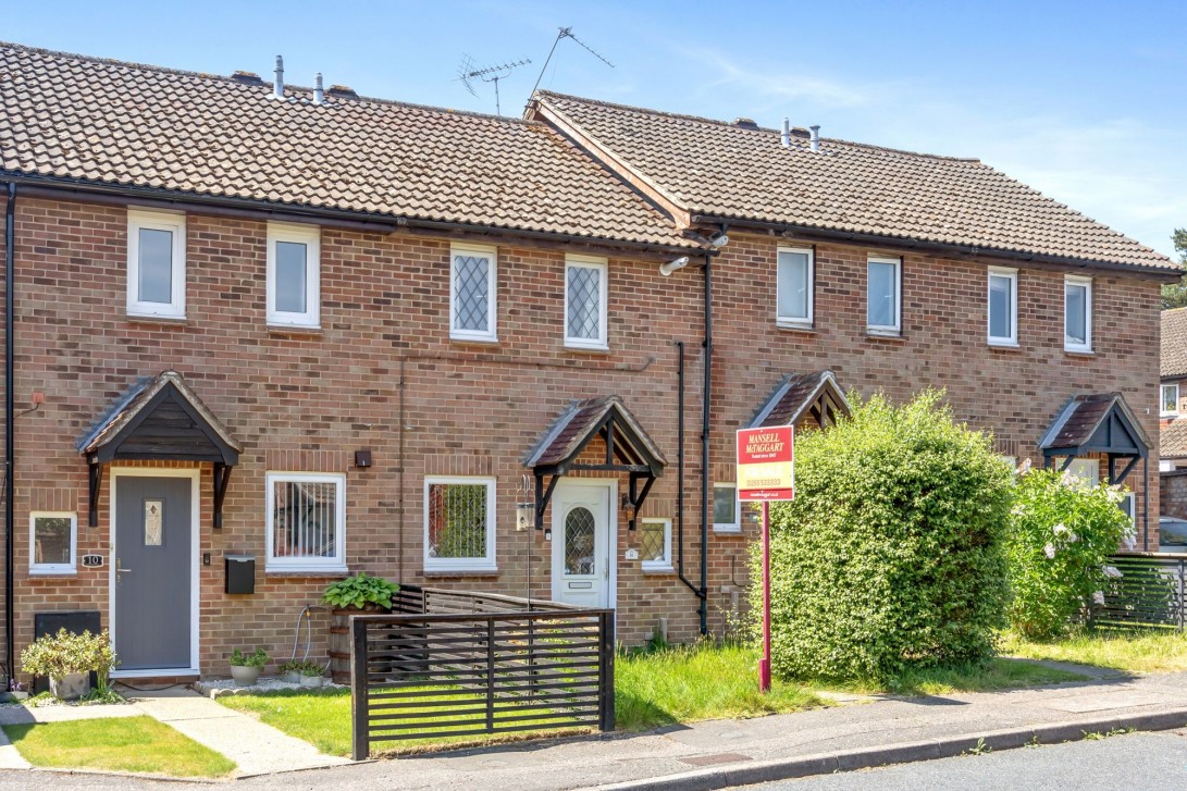 Photo of 8 Woodwards, Crawley