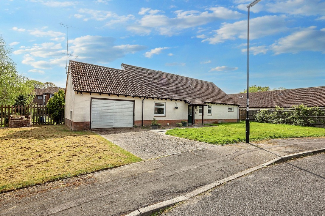 Photo of 6 Oakenfield, Burgess Hill