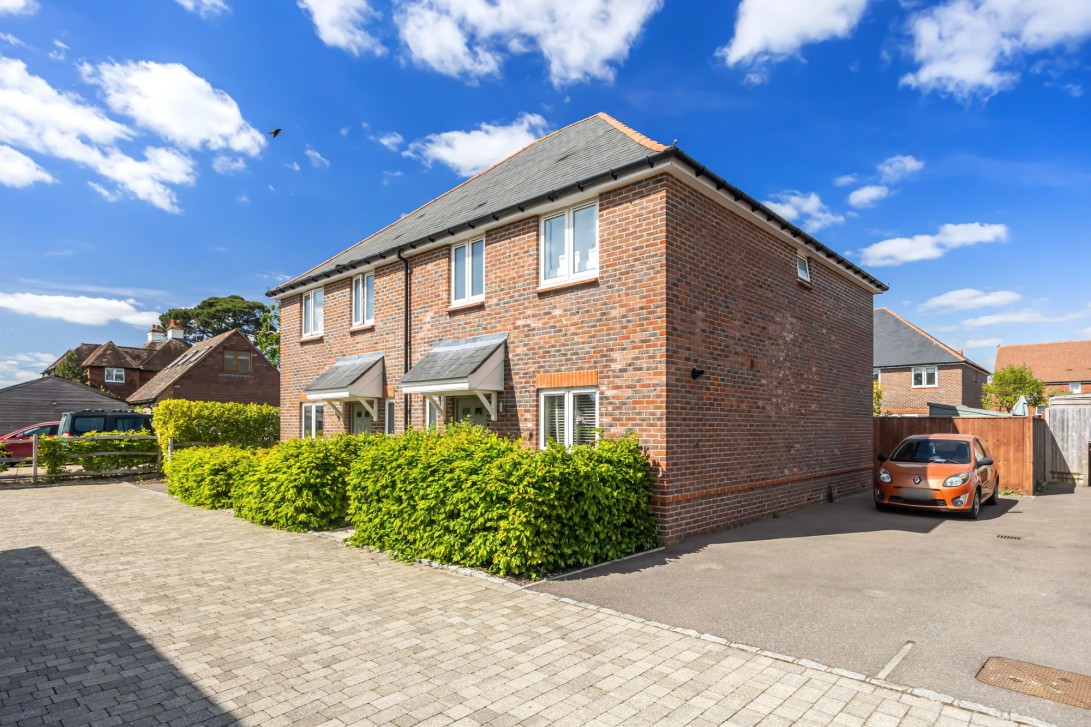 Photo of 7 Chestnut Drive, Pulborough