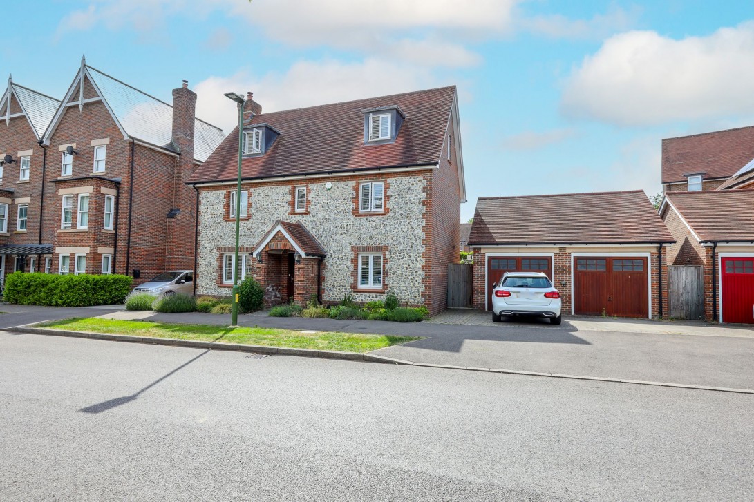 Photo of 12 Wyvern Way, Burgess Hill