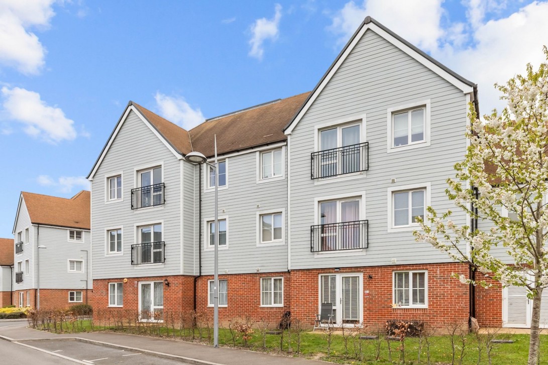 Photo of 18 Alder Way, Horsham