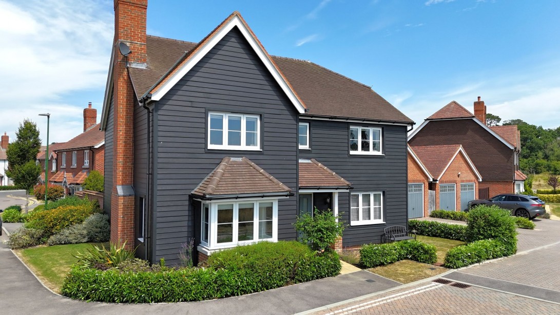 Photo of 41 Longhurst Drive, Billingshurst