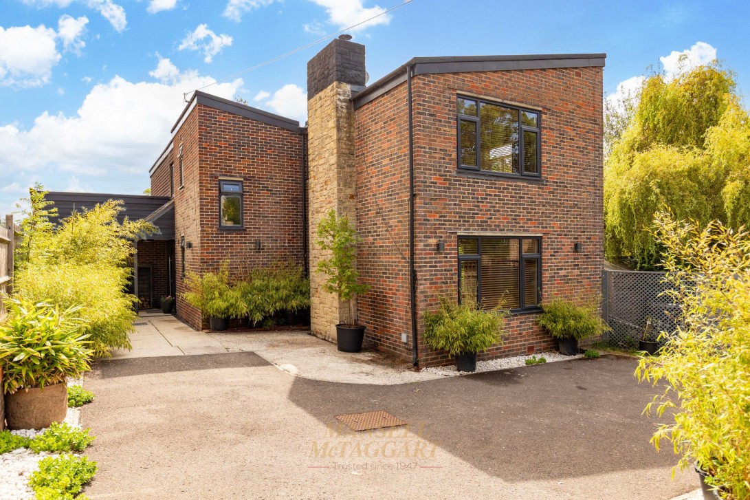 Photo of 9 The Glebe, East Grinstead