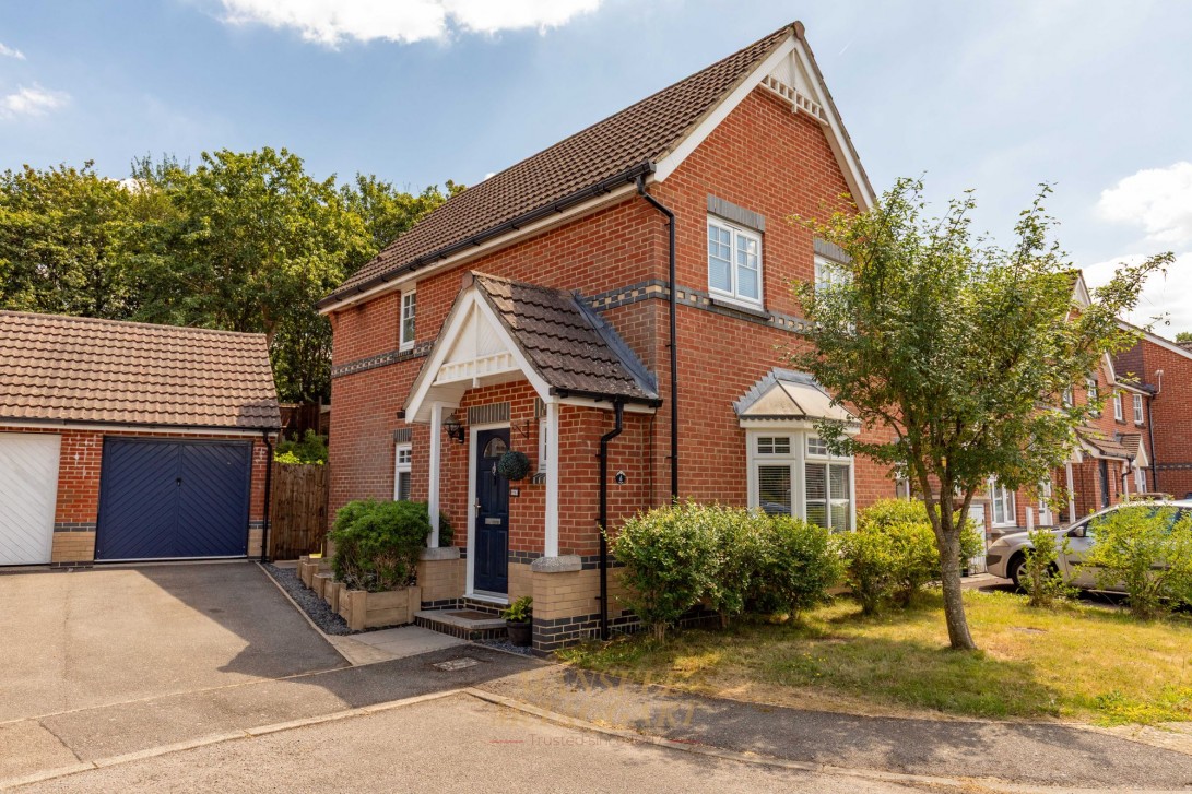 Photo of 6 Lulworth Close, Crawley